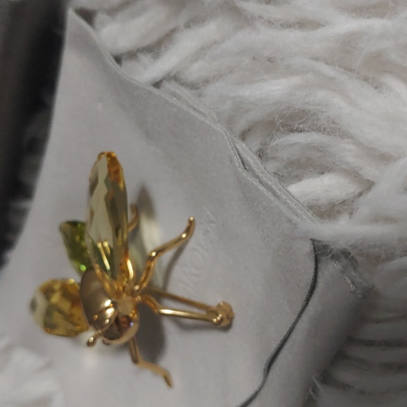 DANIEL SWAROVSKI'S 2001 AKIMA FLY PARADISE COLLECTION - BROOCH - Picture 3 of 4